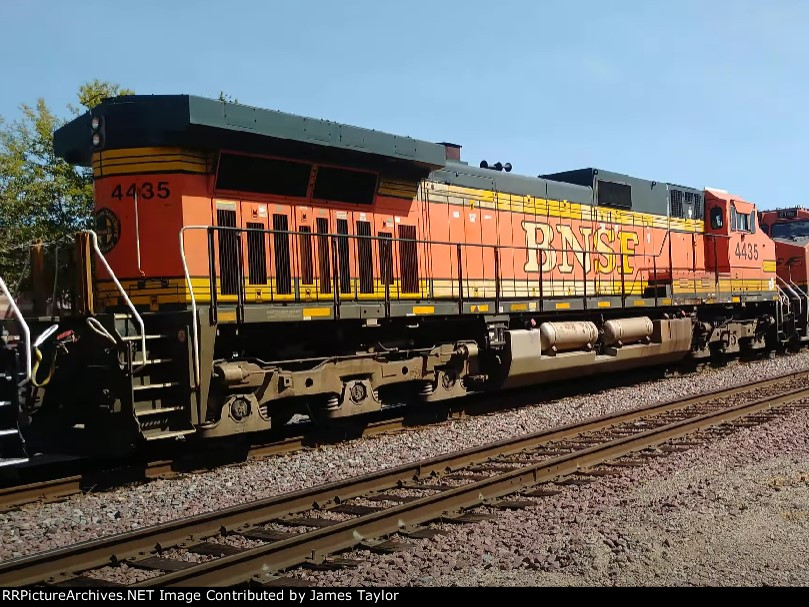 BNSF 4435